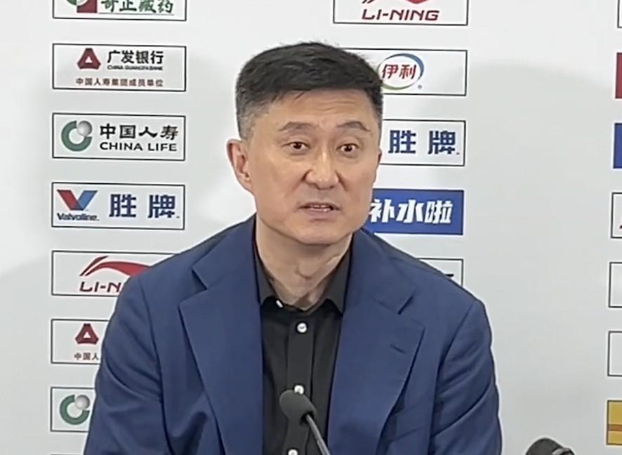 Stake-杜锋：本赛季一路磕磕绊绊很不容易，感谢球员们对教练组的支持